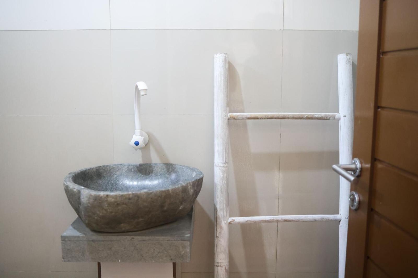 Castaway Island Hostel Nusa Lembongan Kültér fotó