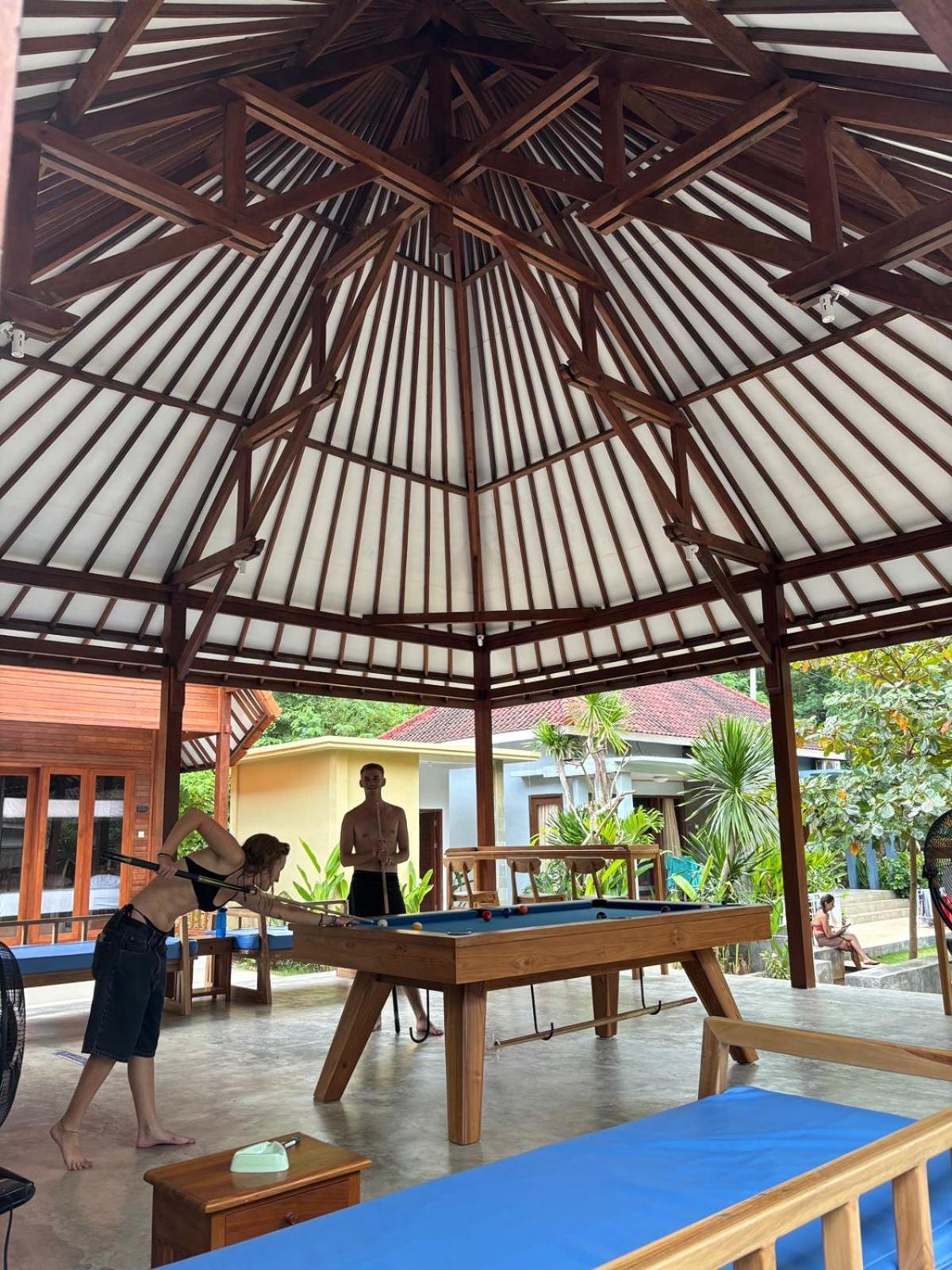 Castaway Island Hostel Nusa Lembongan Kültér fotó