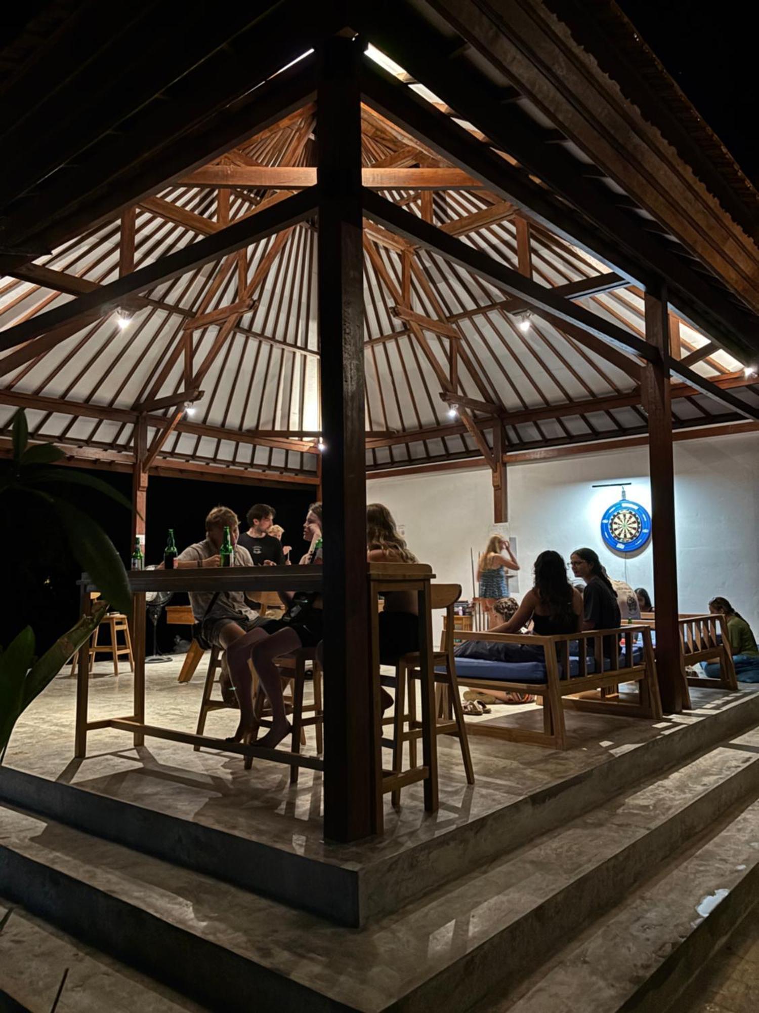 Castaway Island Hostel Nusa Lembongan Kültér fotó